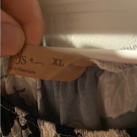 Blk/wht/silver oversized work/dinner blouse - Picture 3 of 3